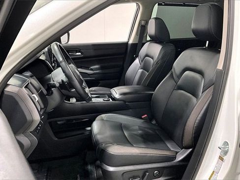 Used 2023 Nissan Pathfinder SL image 22