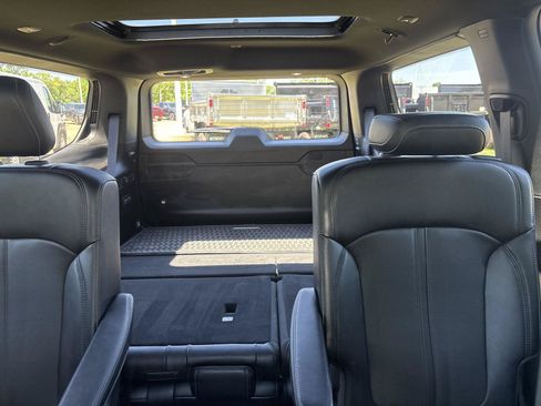 Used 2024 Jeep Wagoneer Series III w/ Premium Group I AWD/4WD image 28