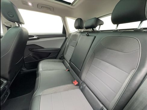 Used 2022 Volkswagen Taos SE FWD image 25