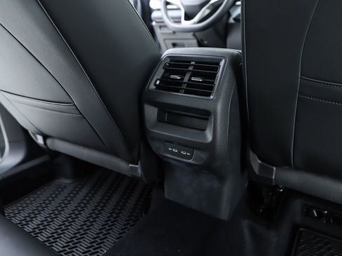 New 2025 Volkswagen Tiguan SE image 74