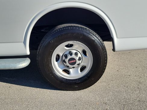 Used 2024 GMC Savana 2500 CARGO w/ Driver Convenience Package image 23