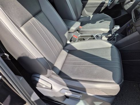 Used 2022 Volkswagen Tiguan SE w/ Panoramic Sunroof Package AWD/4WD image 27