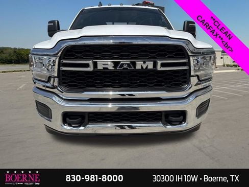 Used 2024 RAM 2500 Tradesman w/ Chrome Appearance Group AWD/4WD image 5