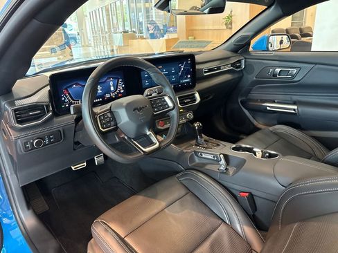 Used 2025 Ford Mustang GT Premium w/ GT Performance Package image 6