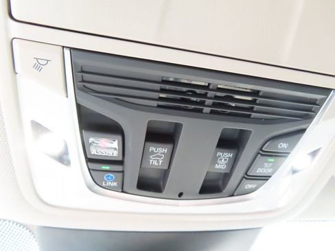 Used 2023 Acura MDX SH-AWD w/ Technology Package image 35