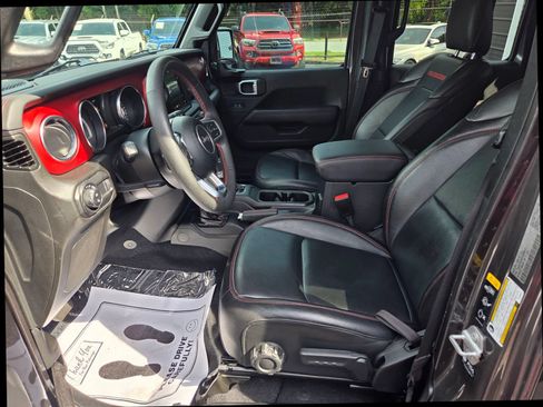 Used 2023 Jeep Gladiator Rubicon w/ LED Lighting Group AWD/4WD image 17