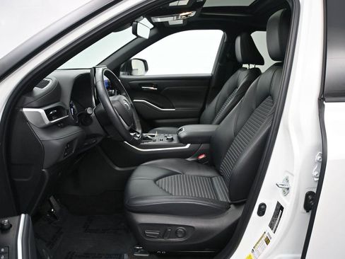 Used 2023 Toyota Highlander XSE AWD/4WD image 8