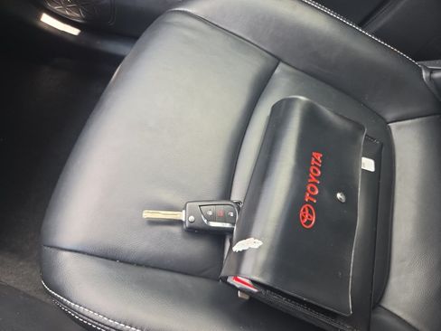 Used 2022 Toyota RAV4 LE FWD image 38