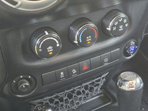 Used 2012 Jeep Wrangler Rubicon w/ PWR Convenience Group AWD/4WD image 20