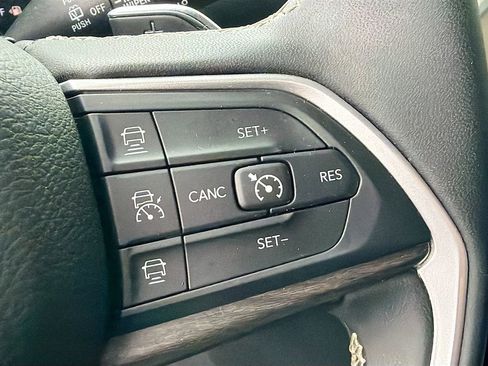 Used 2024 Jeep Grand Cherokee Limited image 39