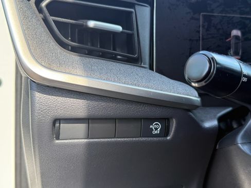 Used 2025 Nissan Kicks SV FWD image 15