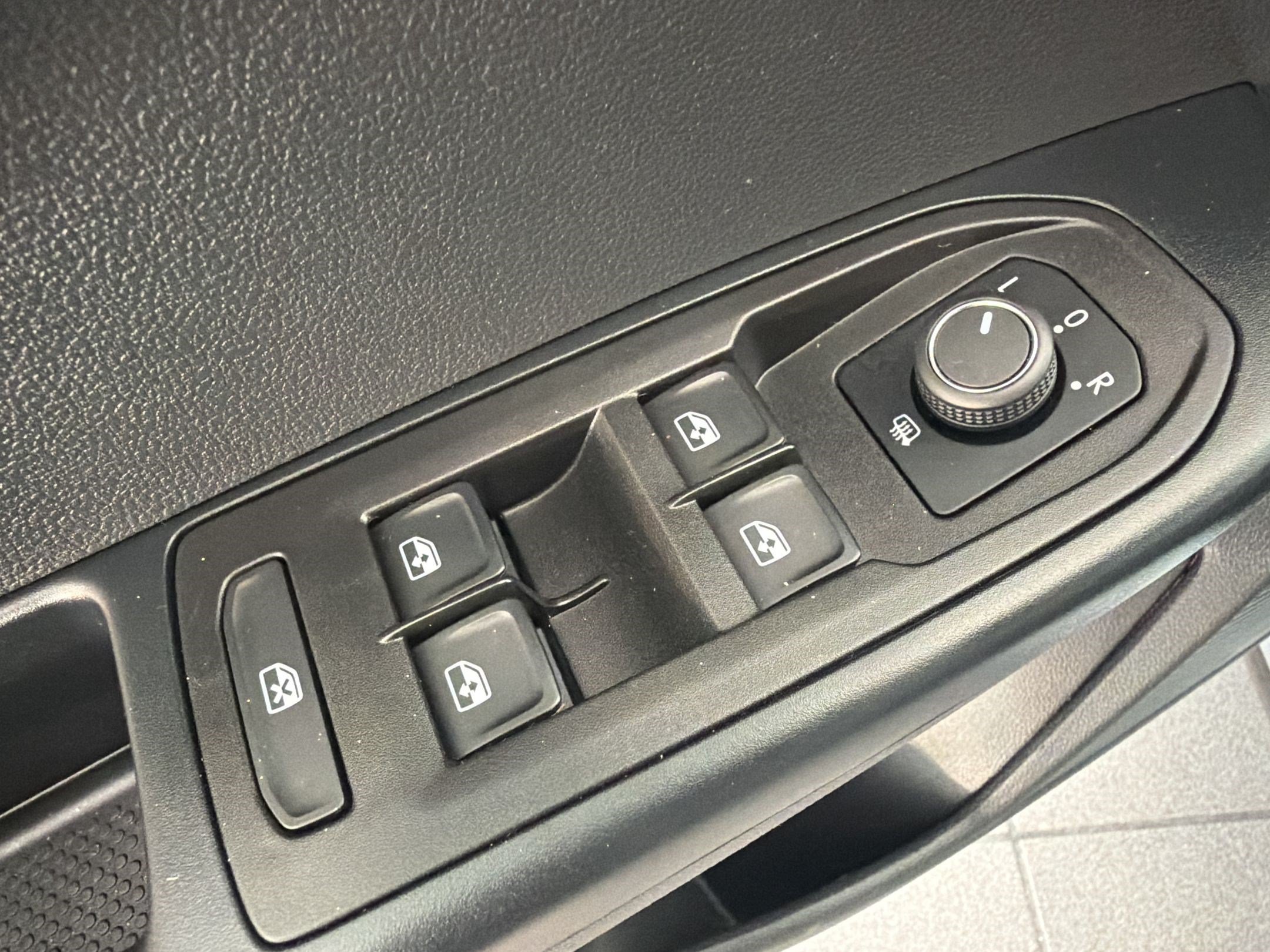 Certified 2026 Volkswagen Taos SE FWD image 27