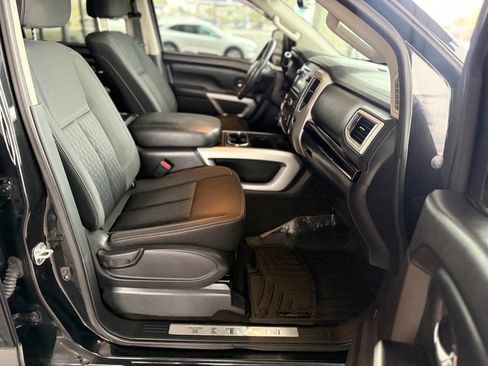 Used 2019 Nissan Titan SV w/ SV Convenience Package image 38