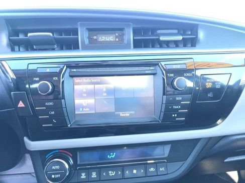 Used 2016 Toyota Corolla LE image 19