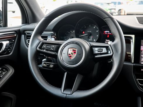 Used 2026 Porsche Macan w/ Premium Package Plus AWD/4WD image 18