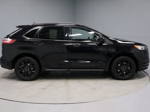 Certified 2022 Ford Edge SE w/ Black Appearance Package image 11