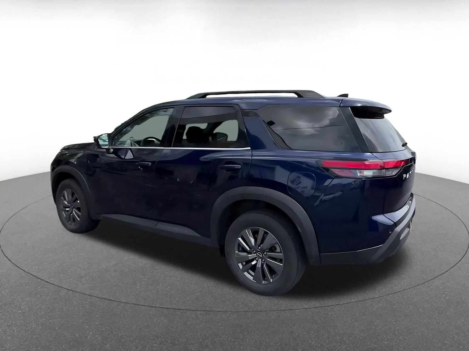 Used 2025 Nissan Pathfinder SV AWD/4WD image 9