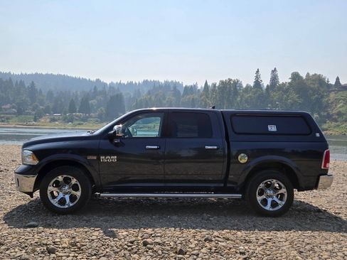 Used 2015 RAM 1500 Laramie w/ Convenience Group AWD/4WD image 9