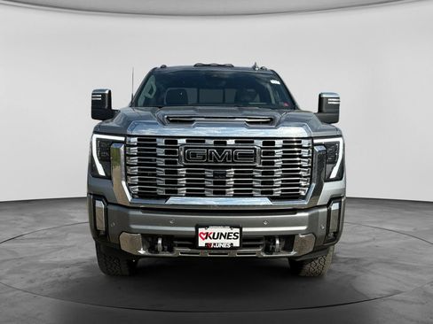 Used 2024 GMC Sierra 3500 Denali w/ Denali Reserve Package AWD/4WD image 2