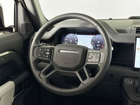 Used 2025 Land Rover Defender 110 X-Dynamic SE image 23