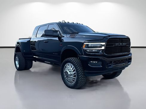 Used 2021 RAM 3500 Laramie w/ Night Edition AWD/4WD image 7