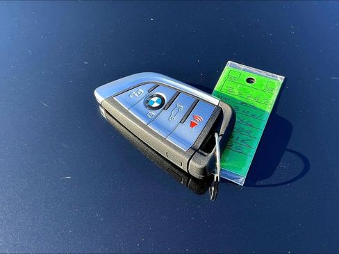 Used 2022 BMW X6 xDrive40i w/ M Sport Package image 12