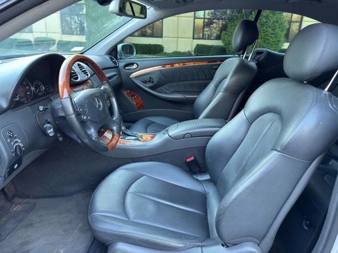 Used 2005 Mercedes-Benz CLK 500 Coupe w/ Sunroof Pkg image 9