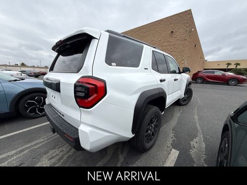Used 2025 Toyota 4Runner SR5 AWD/4WD image 4