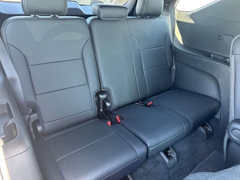 Used 2026 Chevrolet Traverse LT FWD image 12