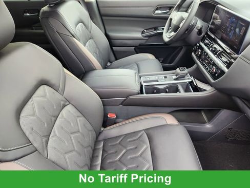 New 2026 Nissan Pathfinder Platinum image 11