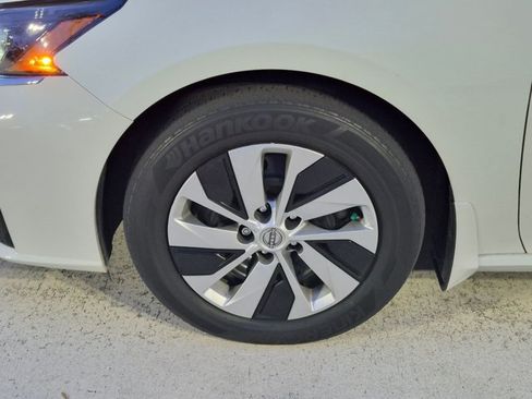 Used 2023 Nissan Altima 2.5 S FWD image 6
