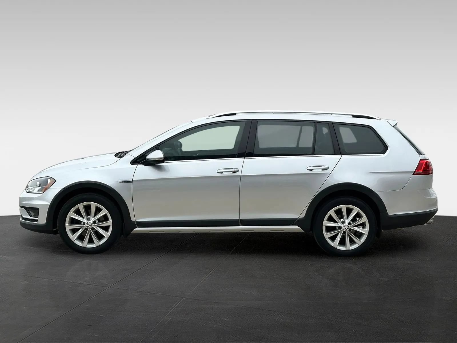 Used 2017 Volkswagen Golf Alltrack SE AWD/4WD image 4