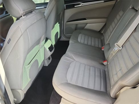 Used 2019 Ford Fusion SE image 10