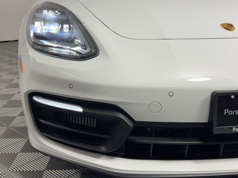 Certified 2022 Porsche Panamera image 11