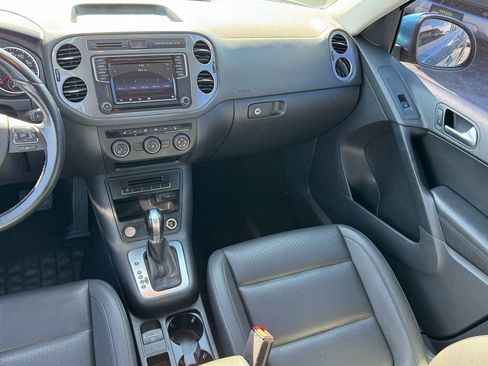 Used 2017 Volkswagen Tiguan S image 15