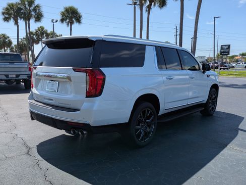 Used 2024 GMC Yukon XL Denali AWD/4WD image 6