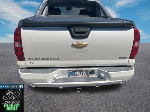 Used 2011 Chevrolet Avalanche LTZ AWD/4WD image 8