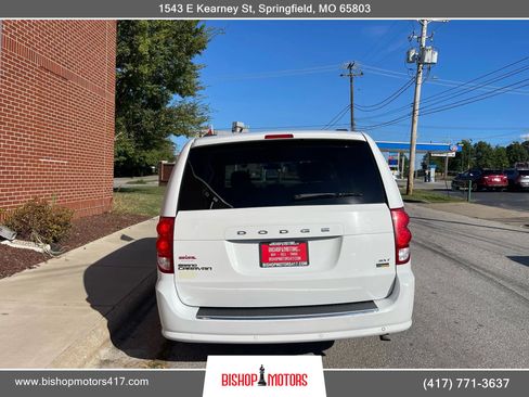 Used 2016 Dodge Grand Caravan SXT w/ Rear Park Assist Package FWD image 5
