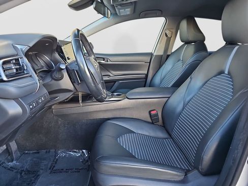 Used 2022 Toyota Camry SE image 16