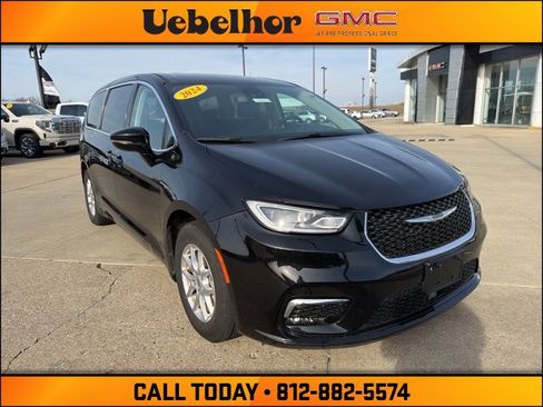 Used 2024 Chrysler Pacifica Touring-L image 1