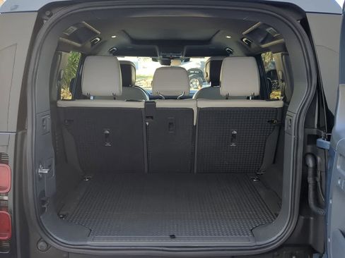 Used 2023 Land Rover Defender 110 SE image 37