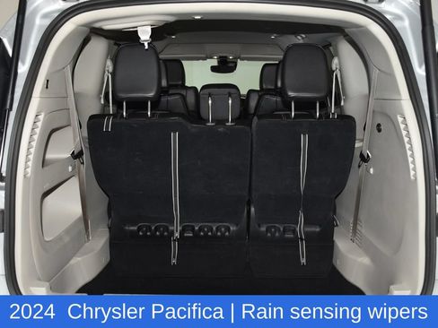 Used 2024 Chrysler Pacifica Touring-L FWD image 29