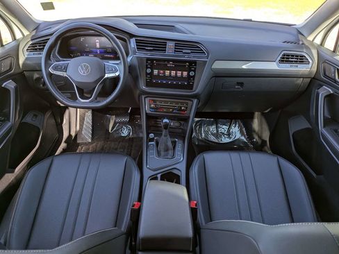 Used 2024 Volkswagen Tiguan SE image 18