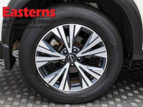 Used 2022 Nissan Rogue SV image 27