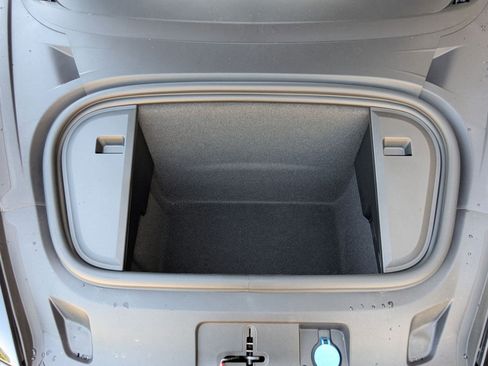 New 2025 Porsche Taycan image 28