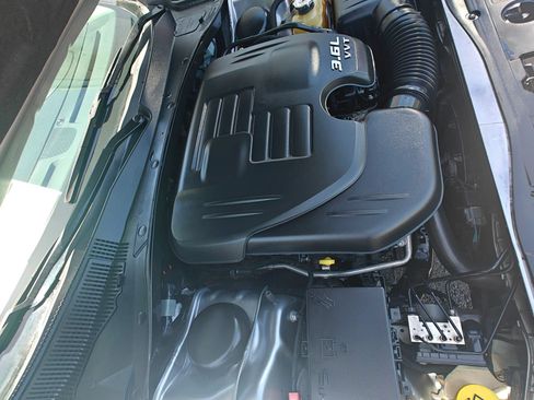 Used 2018 Chrysler 300 Limited RWD image 34