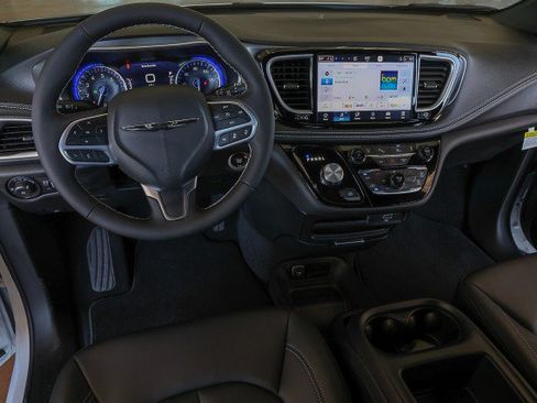 New 2026 Chrysler Pacifica Select FWD image 21