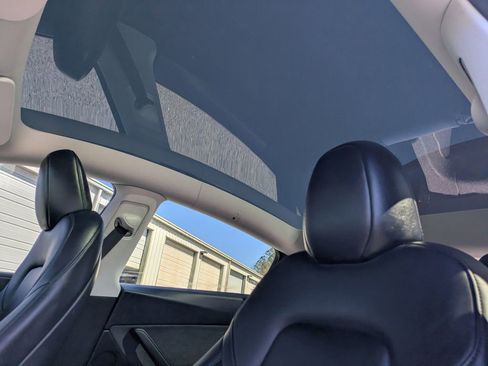 Used 2025 Tesla Model Y Long Range image 22