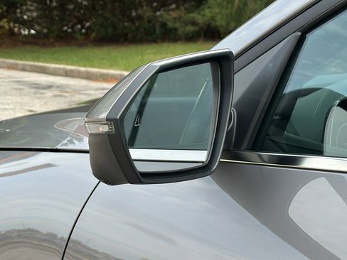 Used 2024 Hyundai Elantra Limited image 10