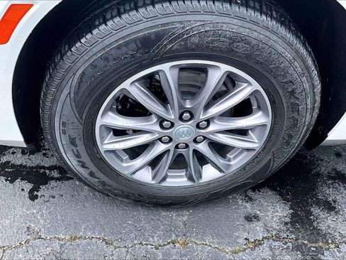 Used 2022 Buick Enclave Essence AWD/4WD image 2